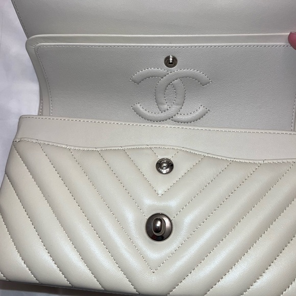 Pre-owned Chanel Classic Double Flap - Small - Picture 9 of 13